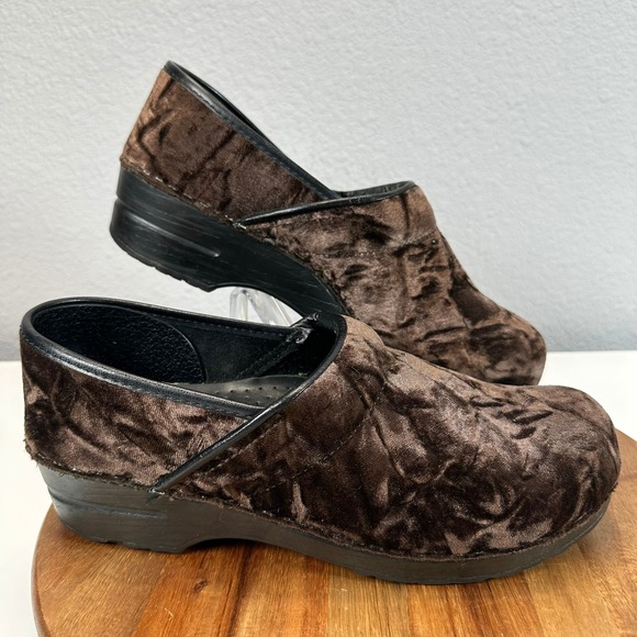 Dansko Brown Crushed Velvet Clogs Comfort Slip On Shoes Women's 42 (11.5-12 USA) - Picture 1 of 9